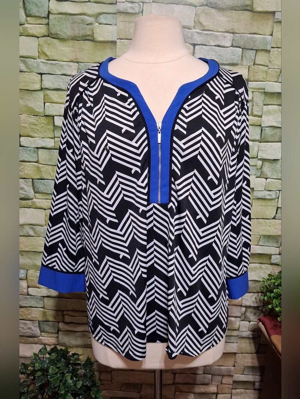 Kim Rogers Curvy Black & White Chevron Zip-Front Tunic with Blue Trim